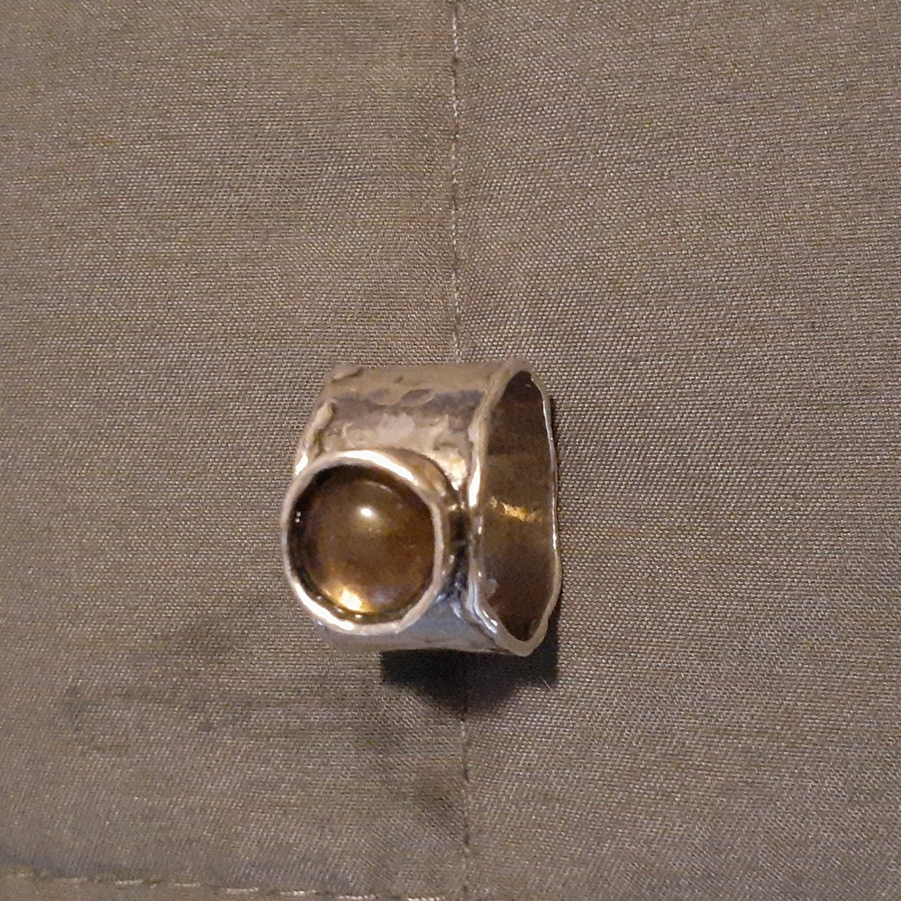 Sidaz Silver Plated Ring with light purple stone in center.3" round ( L8 167 B1)